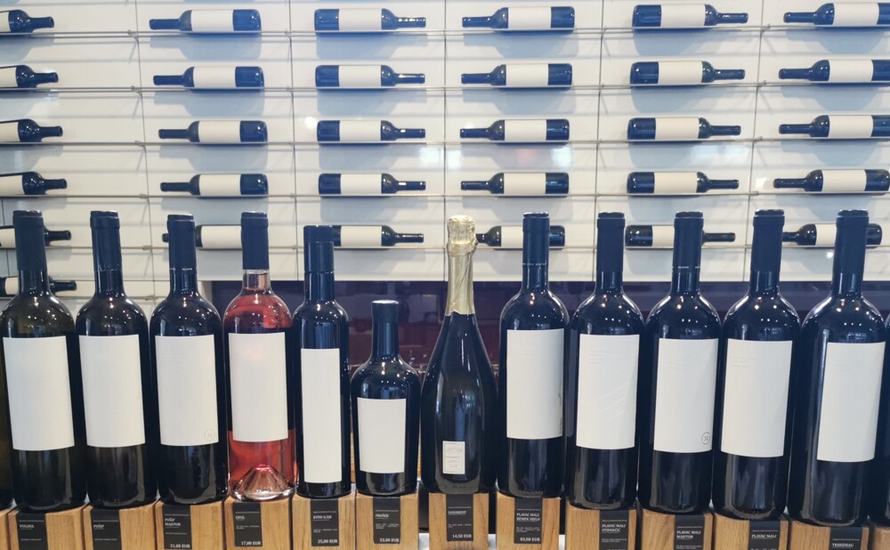 Butelje pošipa, plavca malog i babića među 100 najboljih vina Hrvatske iz dalmatinskih vinarija.