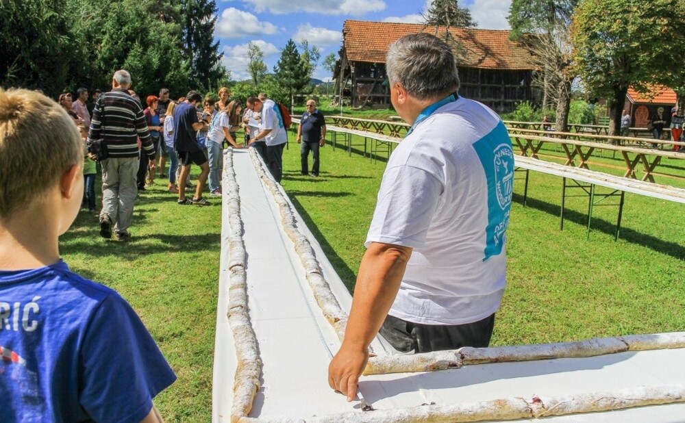 Dugačka štrudla priprema se za pokušaj rušenja Guinnessovog rekorda na Štrudlafest 2025.