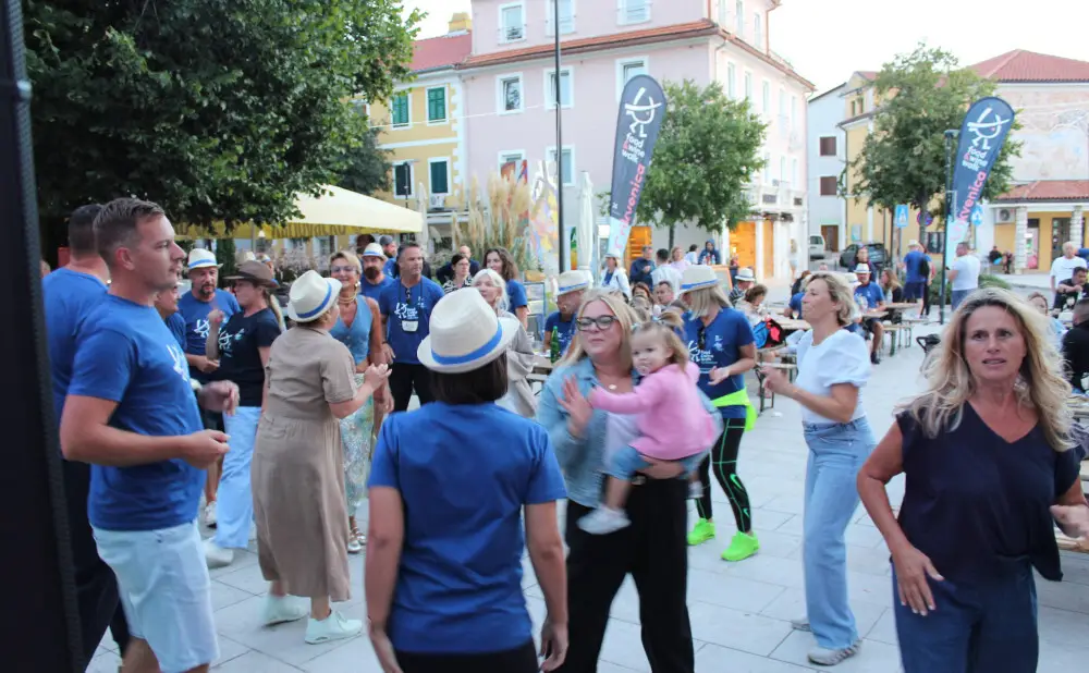 Gastro zalogaji od srdele, tune i skuše pripremljeni za sudionike Food & Wine Walka.