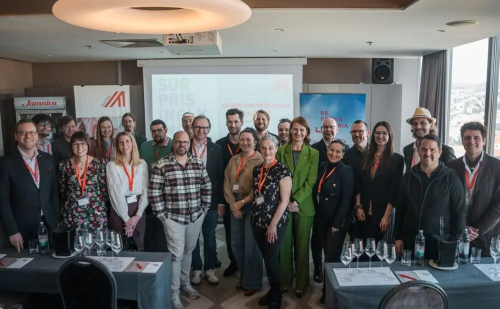 Vinski profesionalci i ljubitelji vina okupljeni na trećem izdanju Austrian Wine Meets Croatia u Zagrebu.
