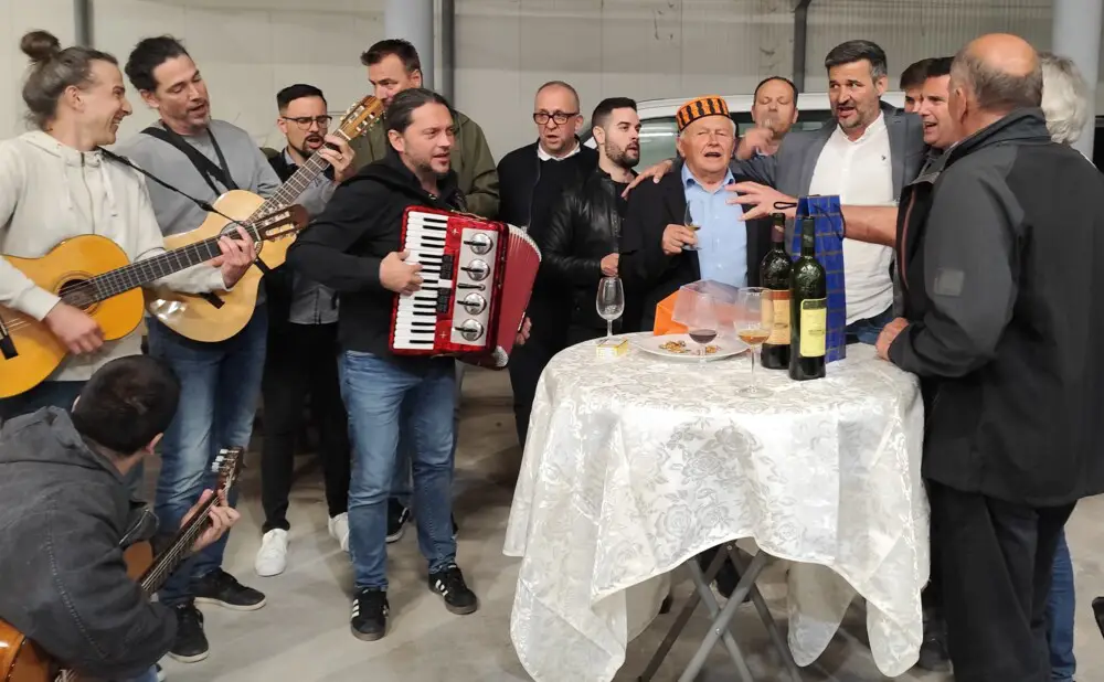 Arhivska vina i glazba obilježili su proslavu 85. rođendana legendarnog vinara Ivana Enjingija.