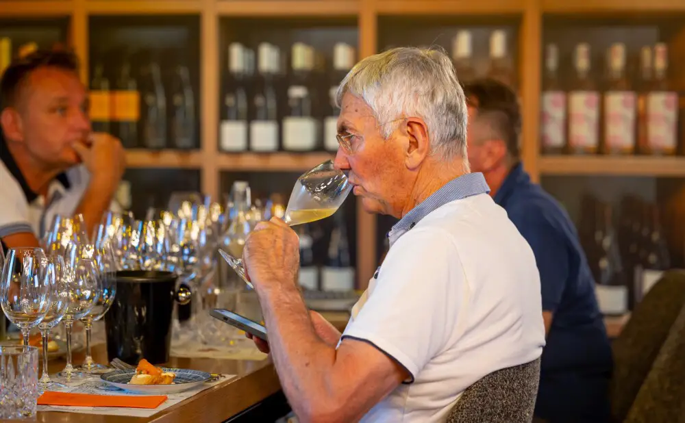 Posjetitelji kušaju vina s više od 91 boda osvojenih na Decanter World Wine Awards.
