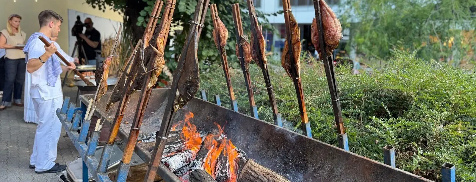 Šarani na rašljama pokraj Jelačić placa: Srijemci i Slavonci u Zagrebu pokazali kako se dočekuju gosti