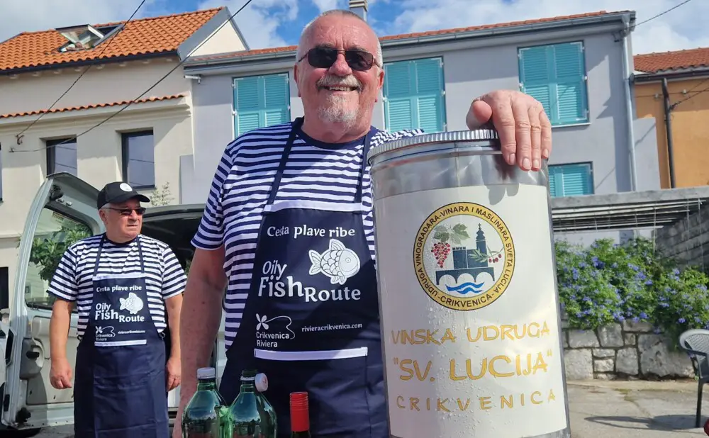 Crikvenica Food & Wine Walk povezuje plavu ribu, vina i šetnju rivijerom od Jadranova do Selca.