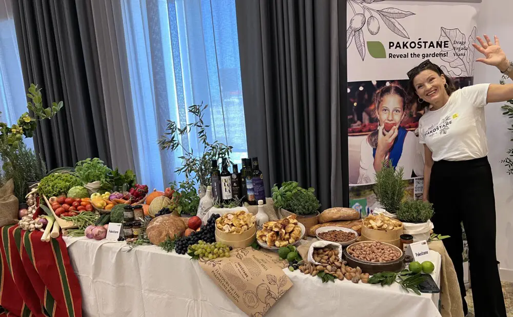 Visitors tasting wines and local delicacies of Zadar County at the Say YES to the Zadar region event.