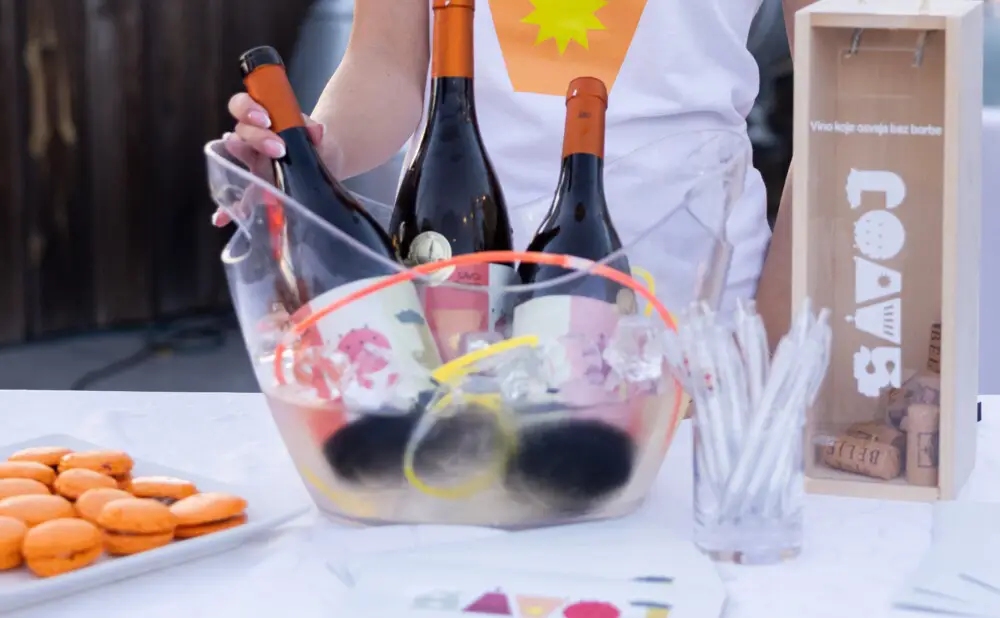 Sávoj Orange 2023 primjer je precizno odrađenog maceriranog vina s izraženom strukturom.