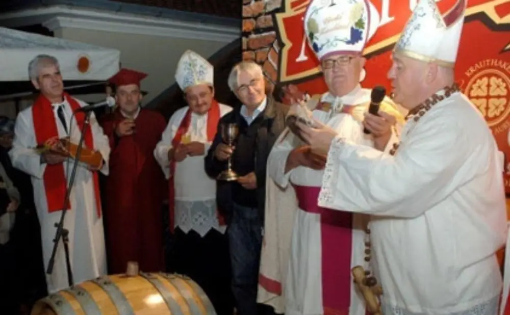 Martinjska gozba s guskom, vinom i običajima posvećenima svetom Martinu, zaštitniku vinara i vinogradara.