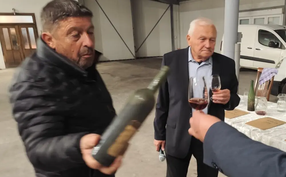 Arhivske berbe Enjingijevih vina predstavljene kao najava masterclassa Četiri desetljeća Enjingijevih rizlinga u Zagrebu.