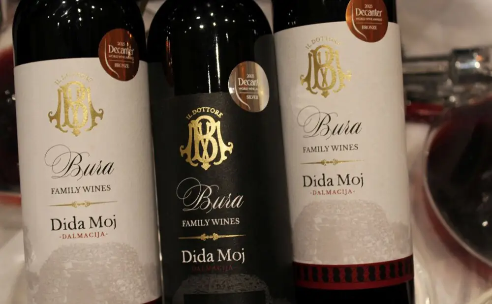 Babić Dida moj vinarije Bura iz Rasline predstavljen je među istaknutim dalmatinskim vinima.