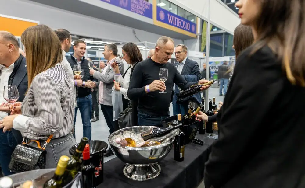 WineOS povezuje vinare, ugostitelje, distributere i ljubitelje vina kroz profesionalni i festivalski program.