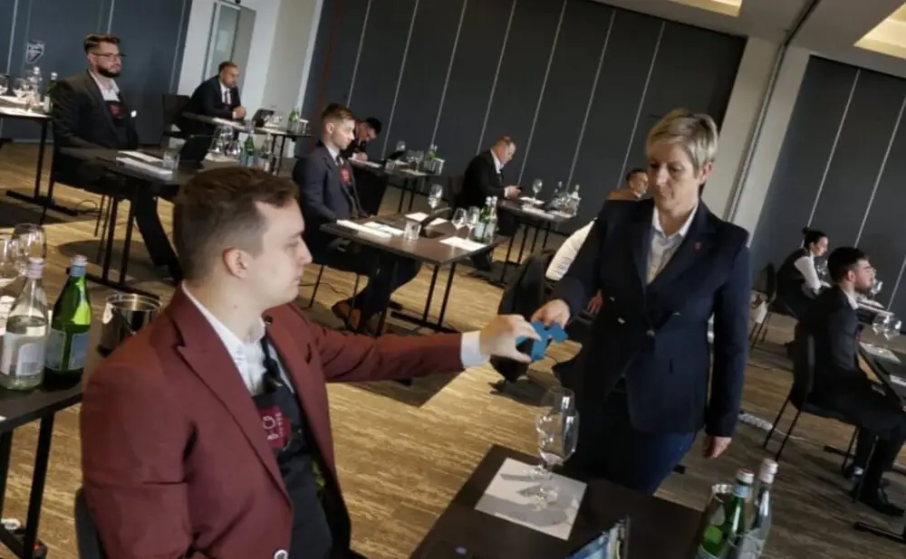 Atmosfera s 28. prvenstva sommeliera Hrvatske uz natjecanja u vinskom znanju i posluživanju vina.