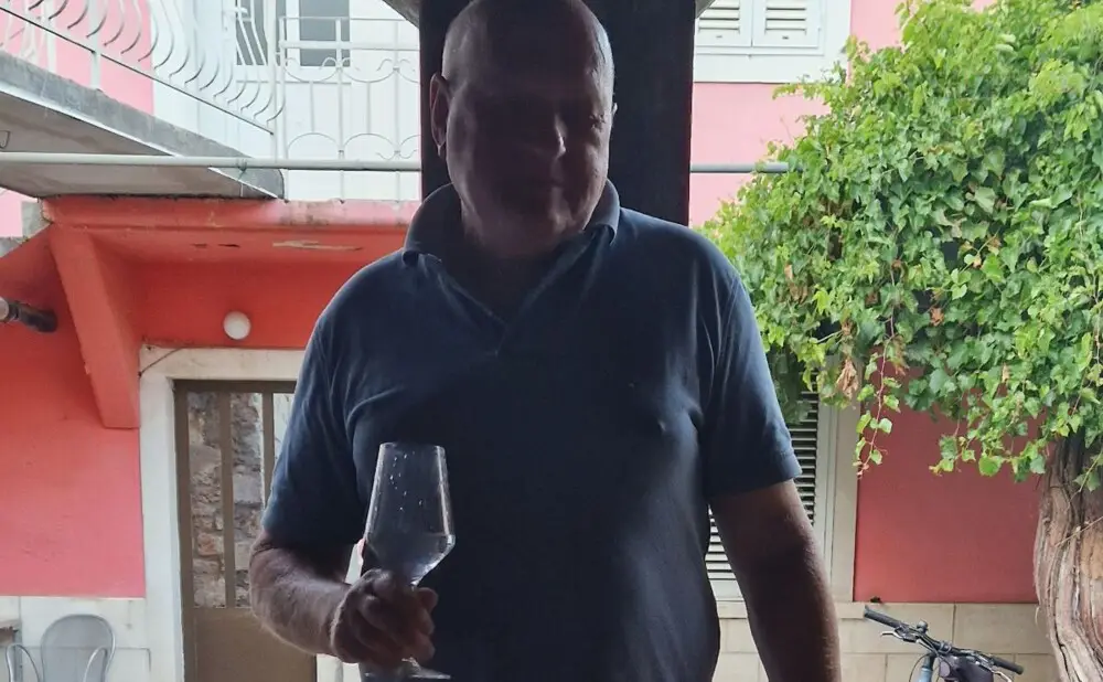 Chef Goran Kočiš priprema slijedove hrane uz Dingač i plavac mali.