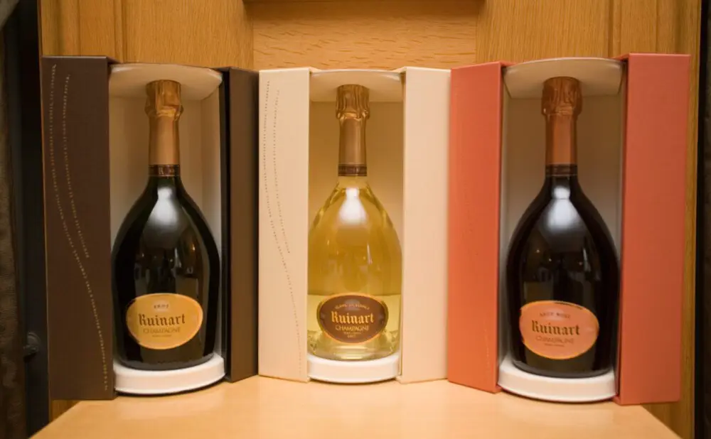 Vinari, sommelieri i ljubitelji vina uživali su na degustacijama neposredno prije pandemijskih ograničenja.