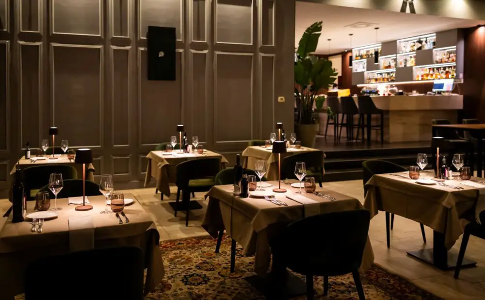 Večernja atmosfera uz jazz glazbu u restoranu Clubhouse Golf u zagrebačkom naselju Blato.