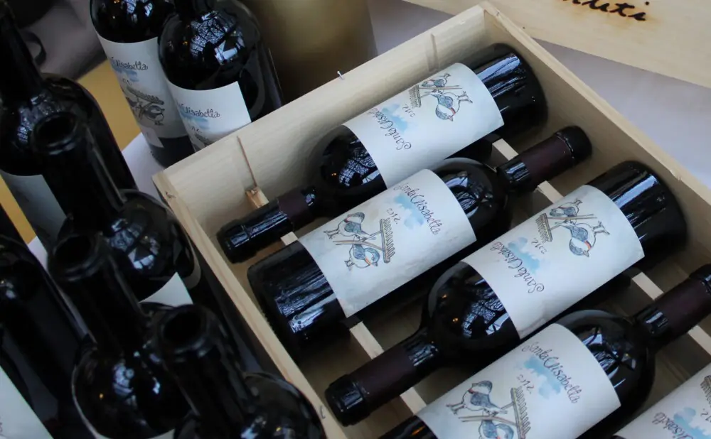 Nikola i Albert Benvenuti sa sommelierima kušaju i odabiru završni blend terana Santa Elisabetta 2022. u restoranu Plavi Podrum
