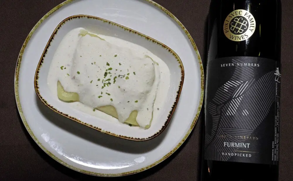 Štrudla od jabuka i vino Jade 2023. vinarije Belje zaokružili su eno-gastro druženje u Velikoj Gorici.