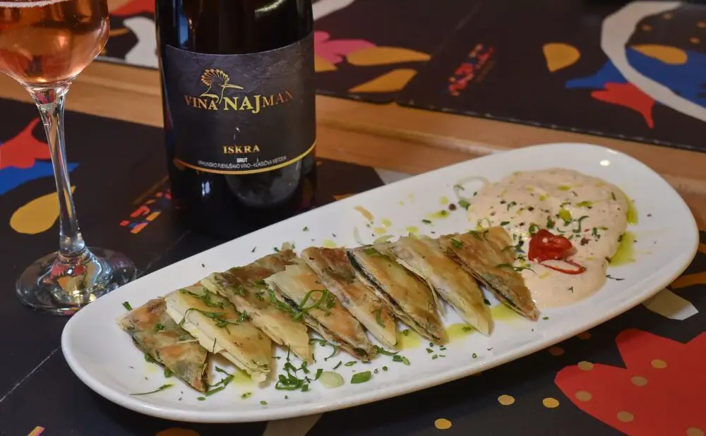 Spring soparnik i pjenušac Iskra brut vinarije Najman proglašeni su najboljim sljubljivanjem večeri.