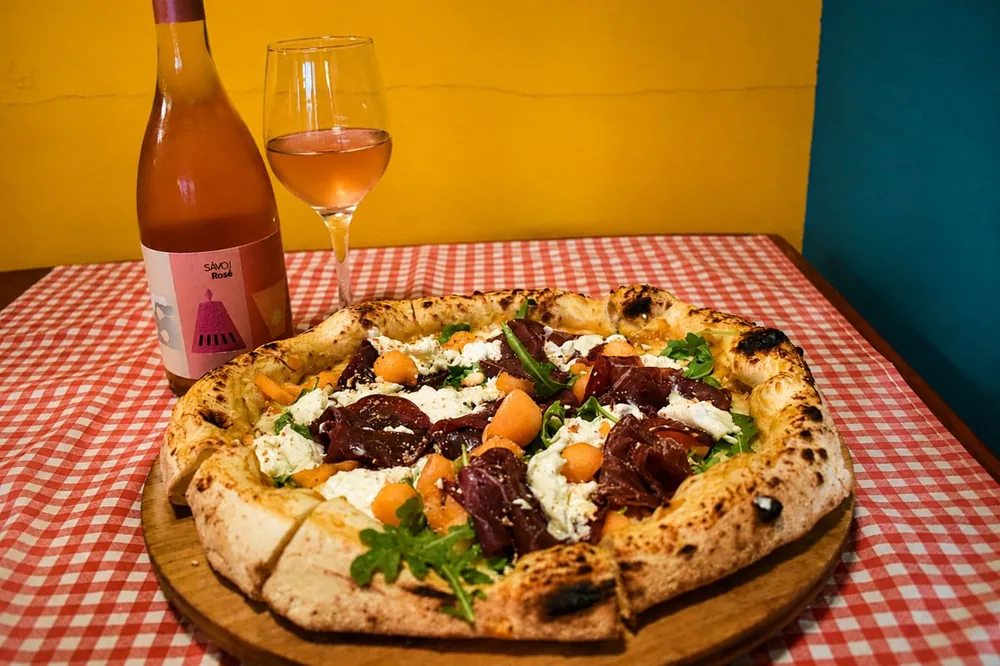 Pizza Bresaola uz Savoy Rosé 2025 vinarije Belje na eventu Vino uz pizzu
