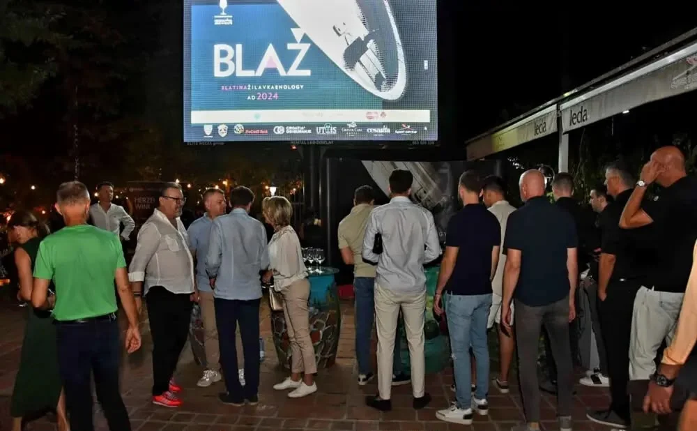 Posjetitelji na festivalu BLAŽ Enology