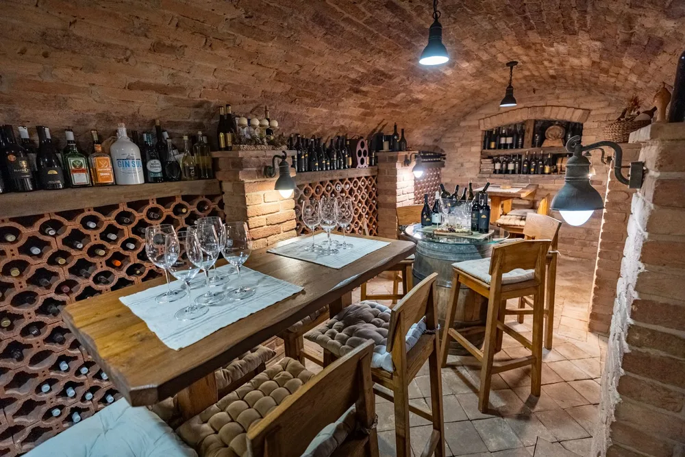 Kušaonica u opečnom podrumu vinarije Zlatno Brdo