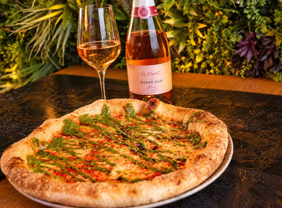 Pizza Margherita pesto Genovese uz pjenušac Slamić Didin san