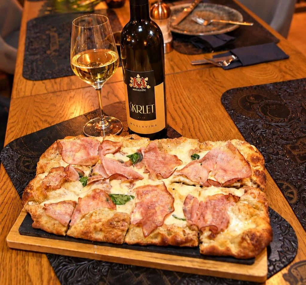 Pala Romana uz Škrlet vinarije Miklaužić